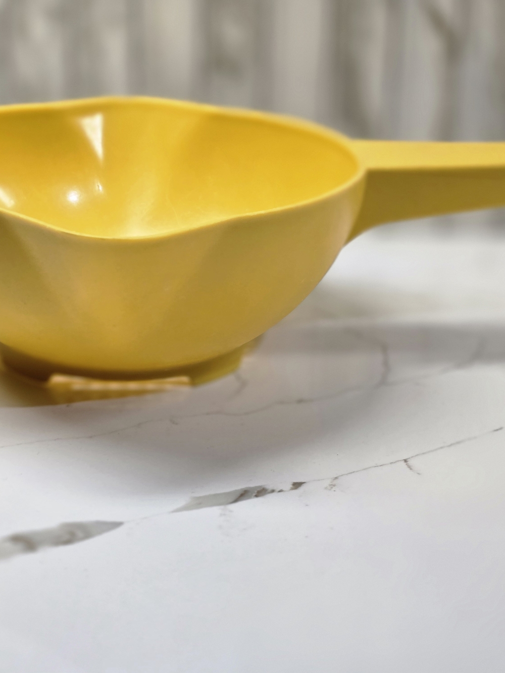Tupperware Yellow Plastic Strainer with Pour Spout